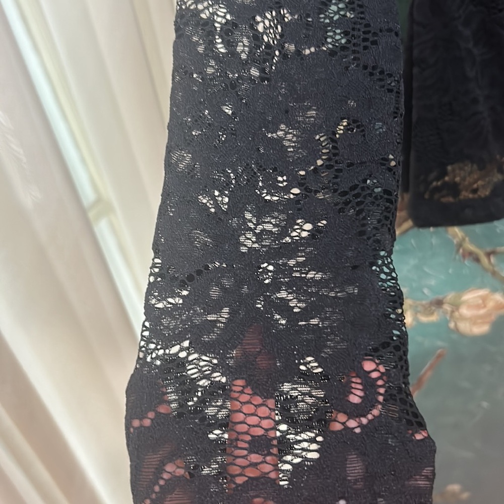 Ellie Tahari Lace blouse EUC - Picture 5 of 7